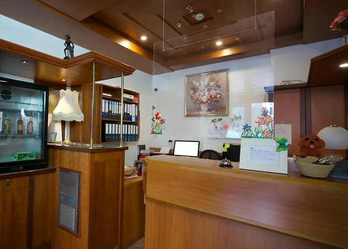 梅里安酒店 酒店