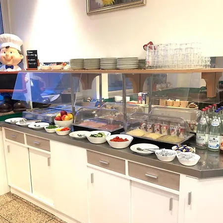 梅里安酒店 3*