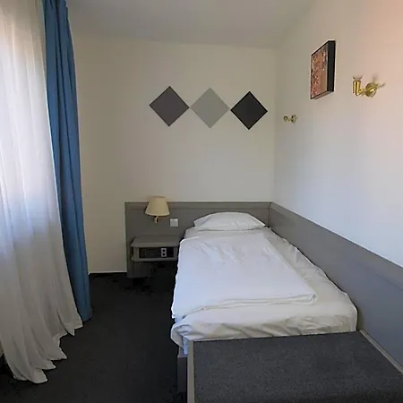 Merian Hotel 3*