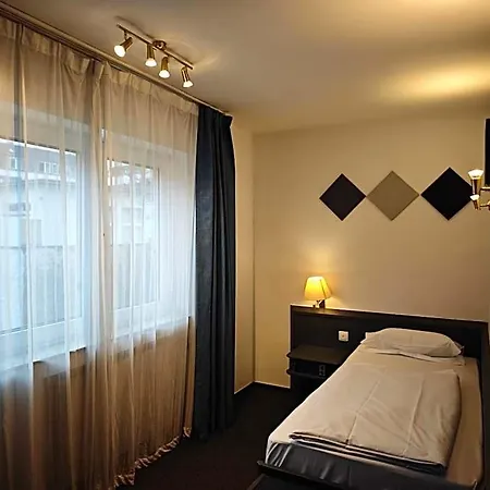 Merian Hotel 3*